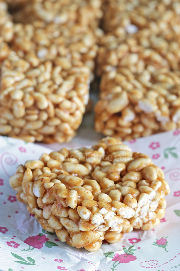 Vegan Rice Crispy Treats - brow rice cereals with peanut butter and sugar syrup (no marshmallow), flavored with vanilla and cinnamon - great healthy post workout treat for grown ups or afternoon treat for kids