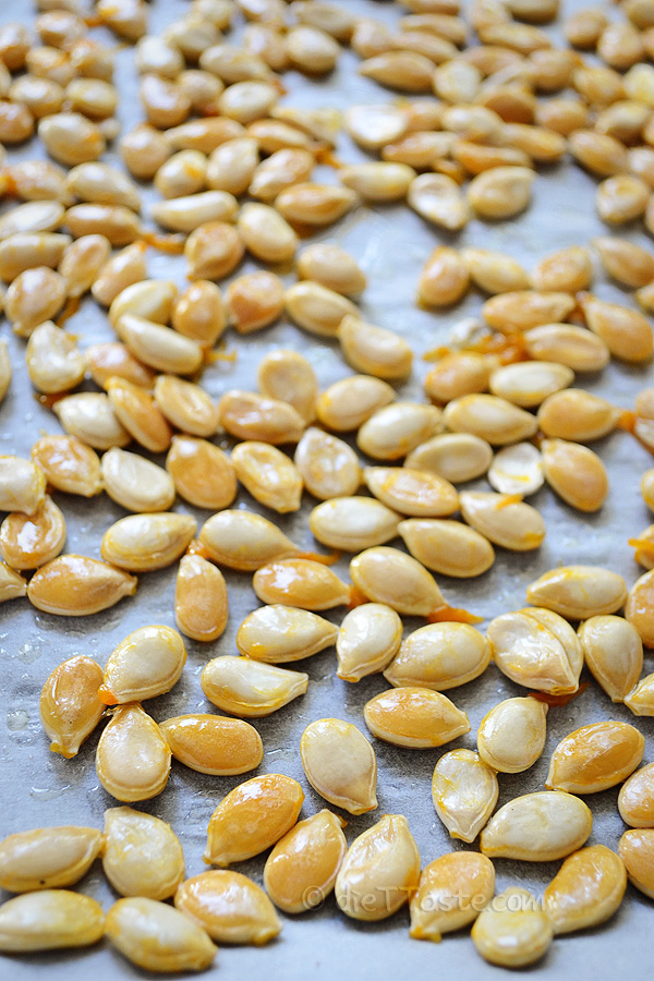 Roasted Pumpkin Seeds - from diettaste.com