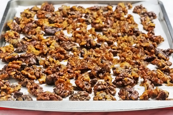 Candied Walnuts - a special Christmas treat; these crunchy cinnamon and sugar coated walnuts are quick to make