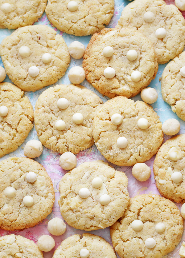 White Chocolate Macadamia Nut Cookies - fluffy, chewy and soft inside, while crispy at the edges