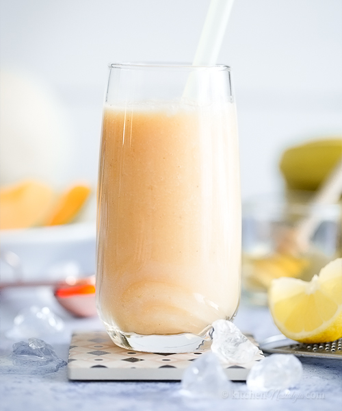 Cantaloupe Smoothie - with almond milk, banana and spices is a great and healthy way to start a day!