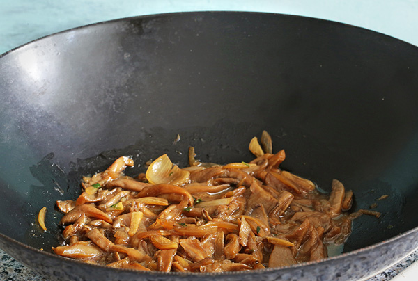 Oyster Mushroom Stir-Fry - a quick and easy meal in a matter of minutes