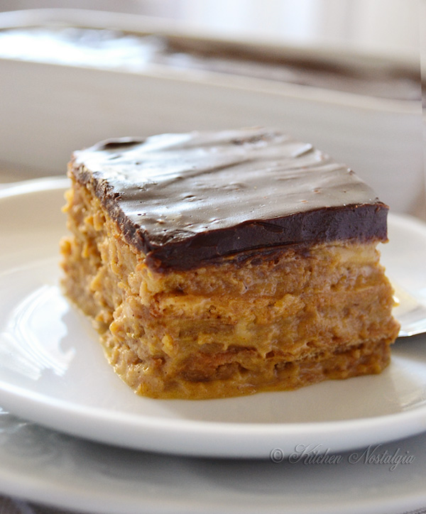 Pumpkin Eclair Cake with Chocolate Ganache Frosting - no bake; recipe from kitchennostalgia.com