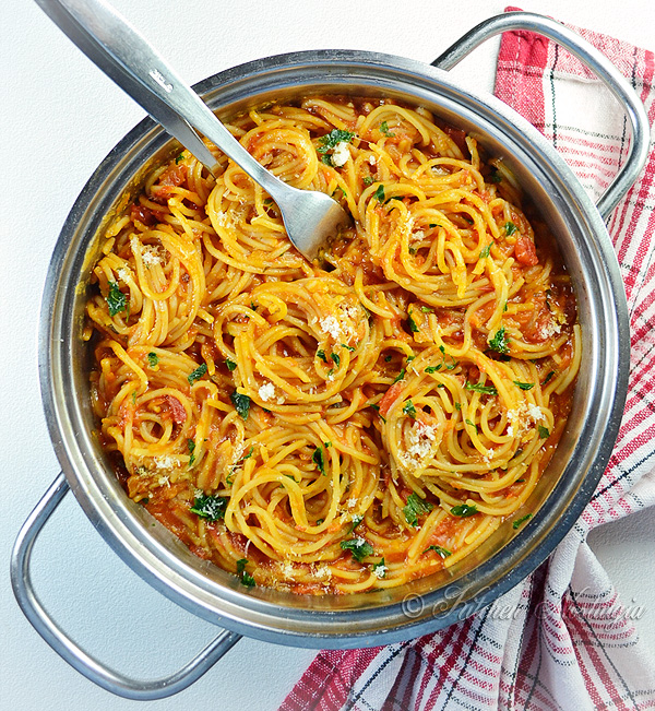 One Pot Spaghetti - kitchennostalgia.com