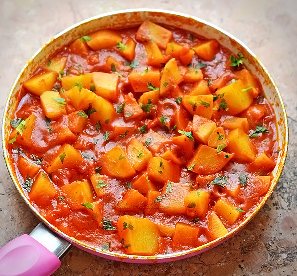 Potatoes in Tomato Sauce - kitchennostalgia.com